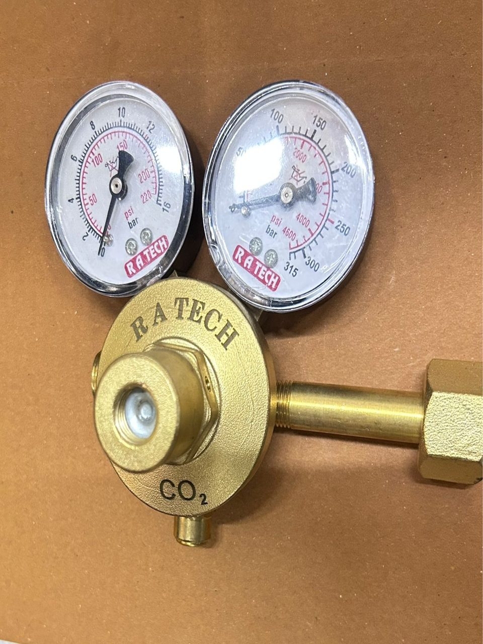 Single Stage Double Gauge Regulators - CO2