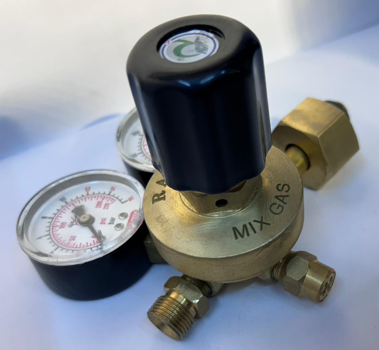 Single Stage Double Gauge Regulators  - Mixed Gas